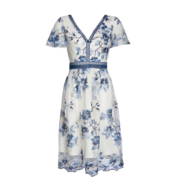 Chi Chi London Ashlee Embroidered Mesh Floral Dress 4 NWT - Picture 14 of 14